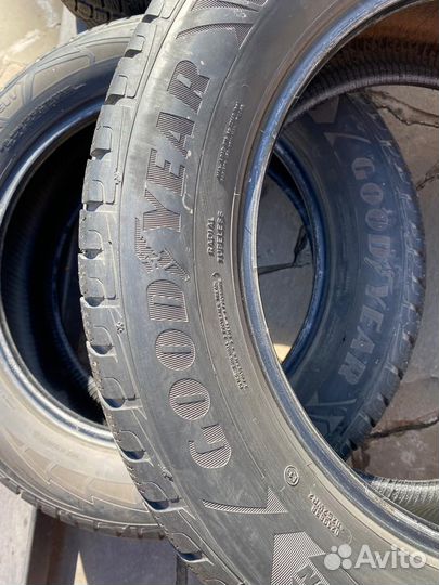 Goodyear UltraGrip Ice 235/60 R18 107T