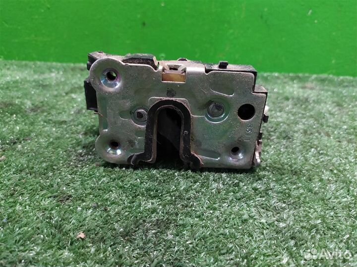 Замок двери задней левой Renault Sandero 1 (BS11)