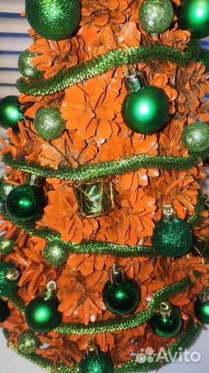 Елка из шишек ручной работы