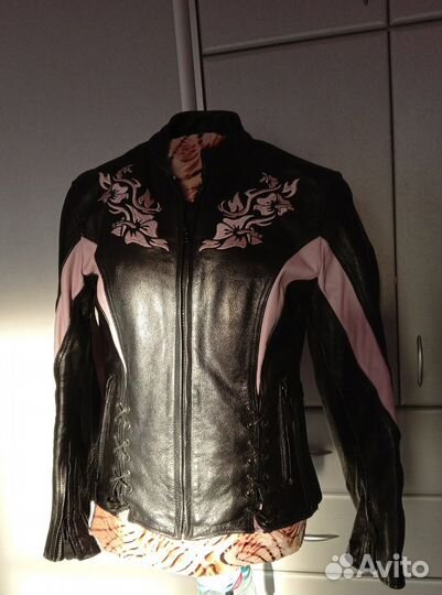 Мотокуртка кожаная женская