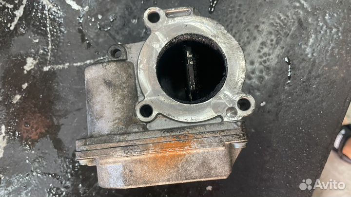 Дроссельная заслонка 045128063G