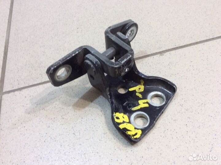 Петля двери Mitsubishi Pajero 4 2007-2018