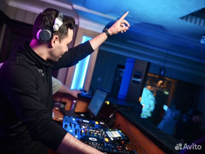 Диджей на мероприятие, DJ с оборудованием, звук