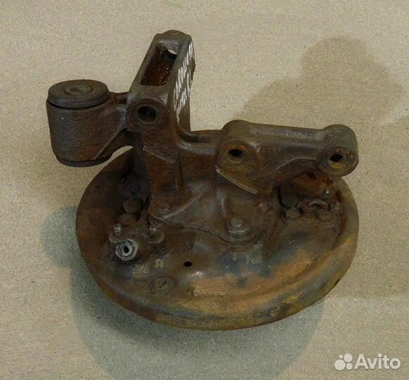 Кулак задний левый Toyota Corolla Е110