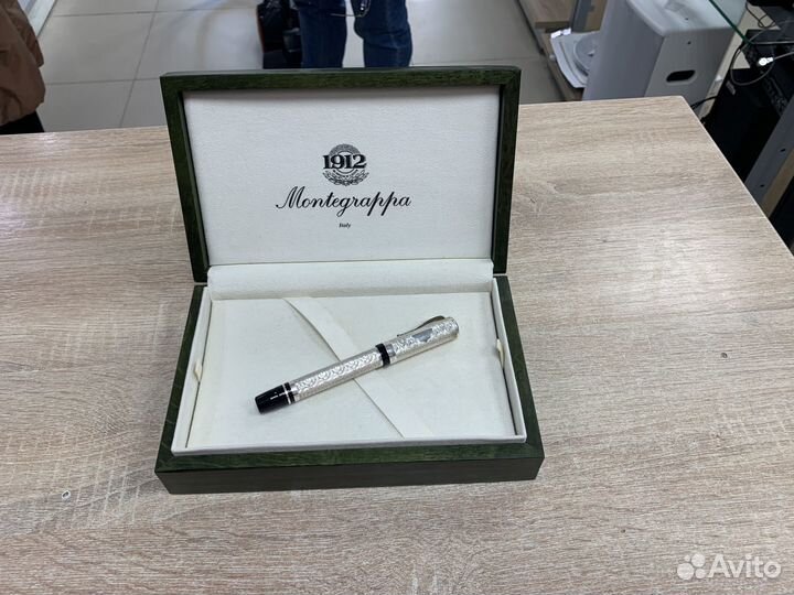 Перьевая ручка Montegrappa Cosmopolitan Batik