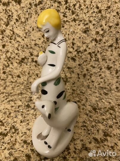 Статуэтка фарфор