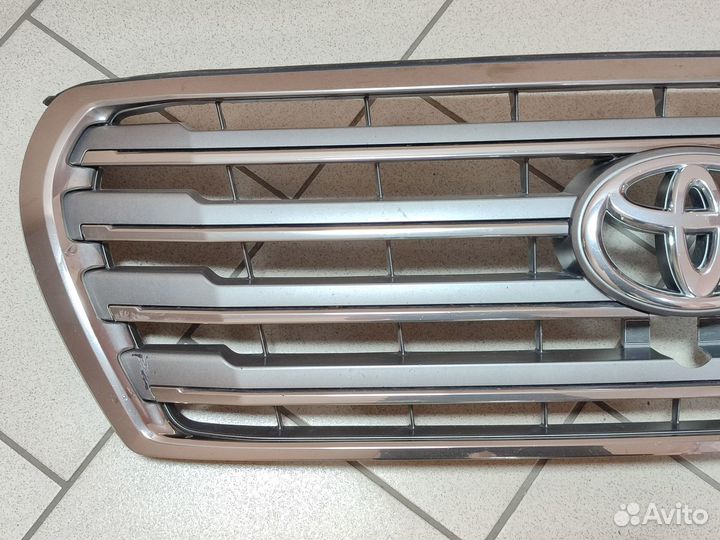 Решетка радиатора под камеру LC 200 2012-15