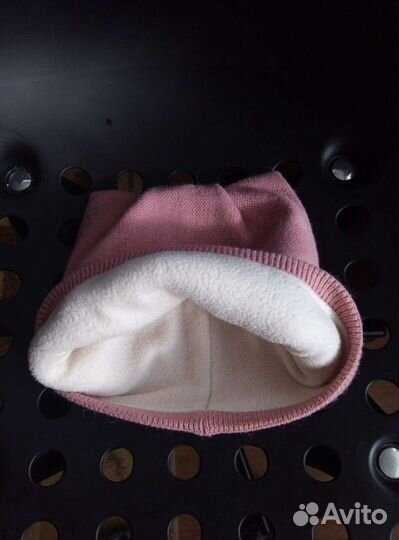 Осенне-весенняя шапочка на девочку