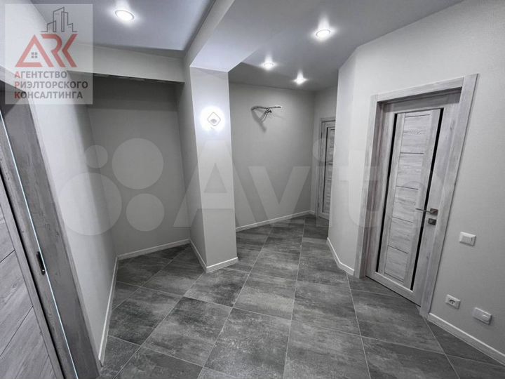 2-к. квартира, 56 м², 1/6 эт.