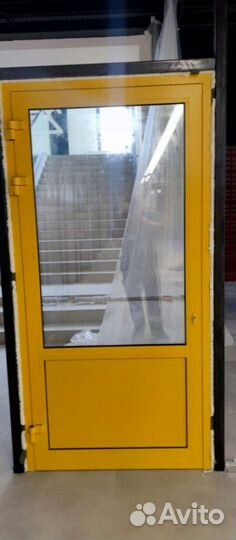 Дверь пластиковая входная