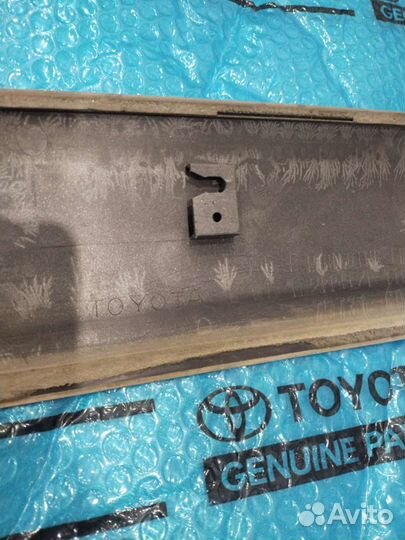 Молдинг двери Ленд Крузер 100 перед правый бежевый