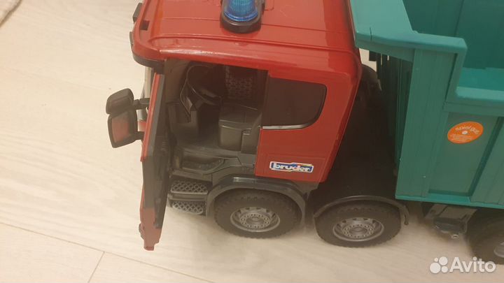Bruder самосвал