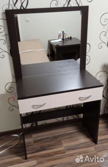 Стол туалетный с зеркалом Венге/Дуб белфорд