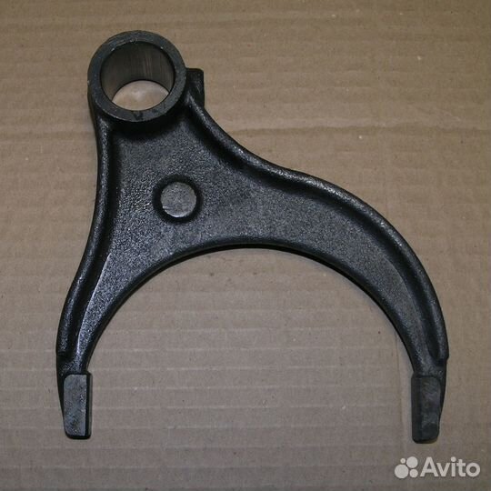 Вилка включения передач