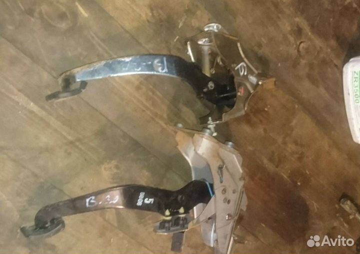 Педаль тормоза Nissan Primera P12 2002