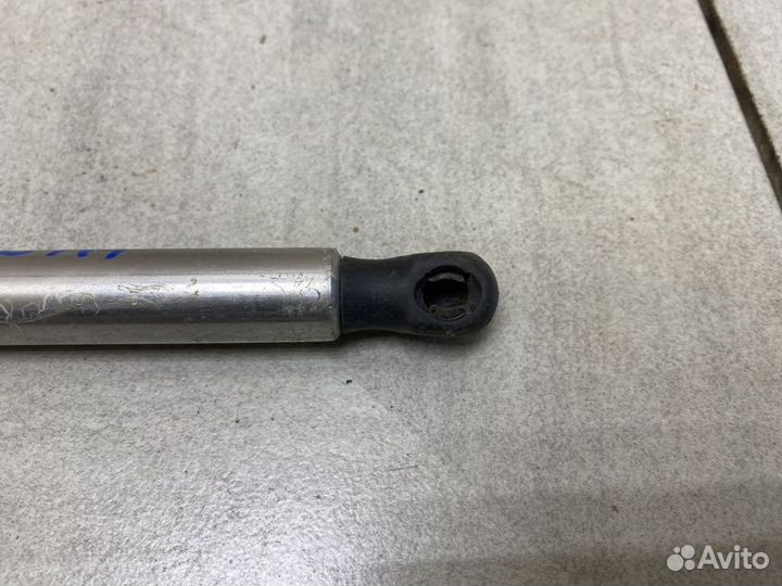 Амортизатор крышки багажника