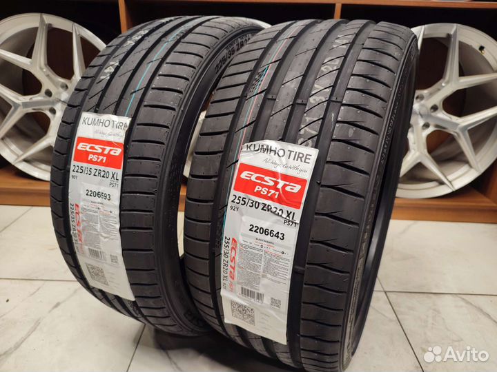 Kumho Ecsta PS71 225/35 R20 и 255/30 R20 92Y