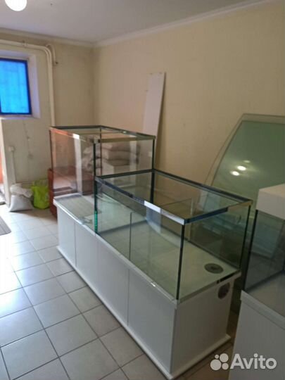 Аквариум для торговли живыми раками и живой рыбой