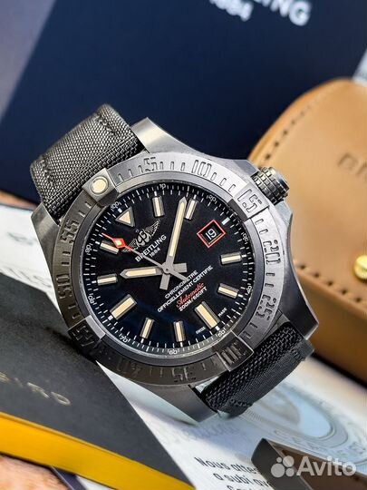 Часы Breitling Avenger Blackbird 44