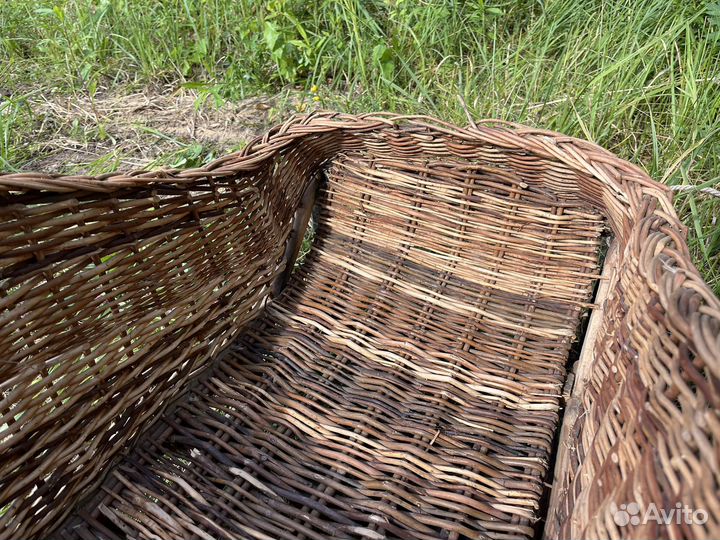 Старинные плетеные сани