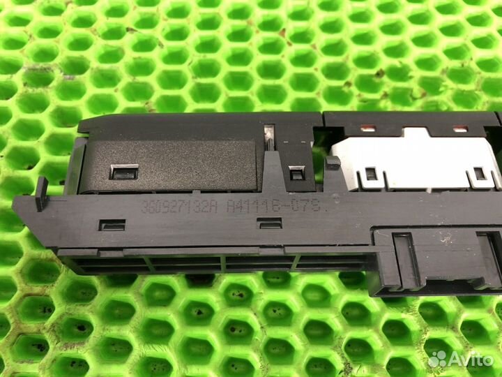 Кнопка аварийной сигнализации Volkswagen Passat