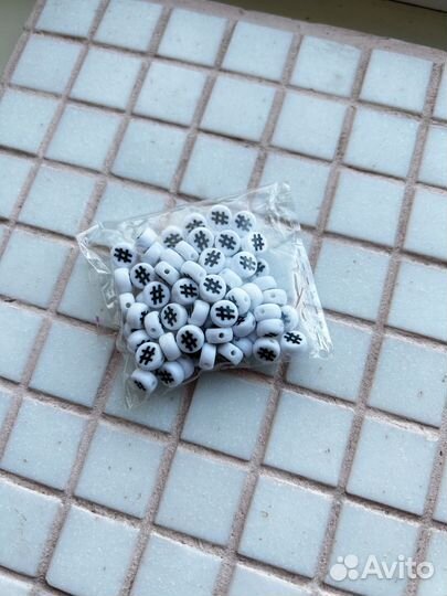 Бусины для рукоделия белые пластиковые