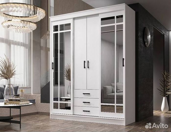 Шкаф-купе с зеркалом