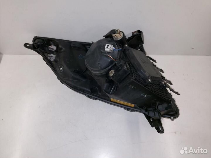 Фара правая Toyota Prius 2 NHW20 (2003 - 2011)