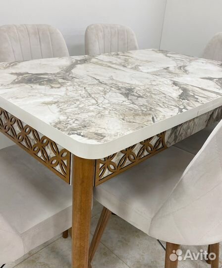 Кухонный стол и стулья