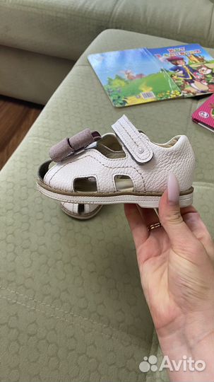 Босоножки для девочки 23