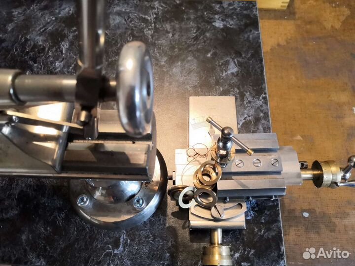 Часовой токарный станок Lorh WW