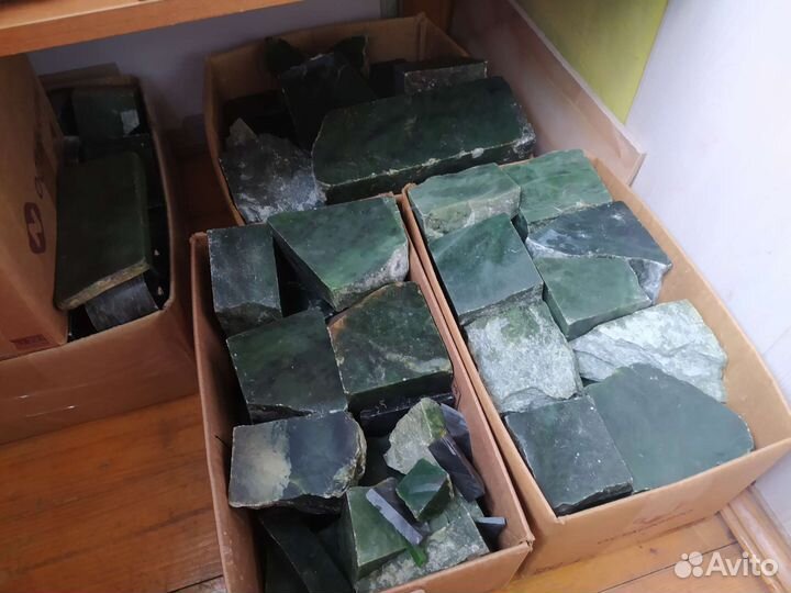 Зелёный нефрит сырьё и коллекционные образцы