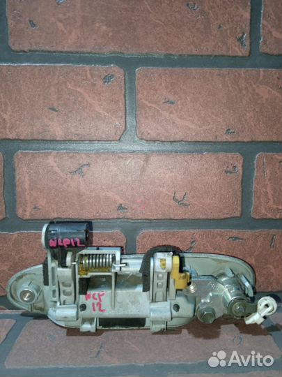 Ручка двери внешняя toyota platz NCP12 1NZ-FE FR/RH