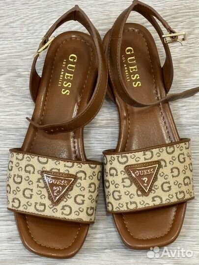 Босоножки Guess