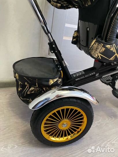 Трехколесный велосипед с ручкой