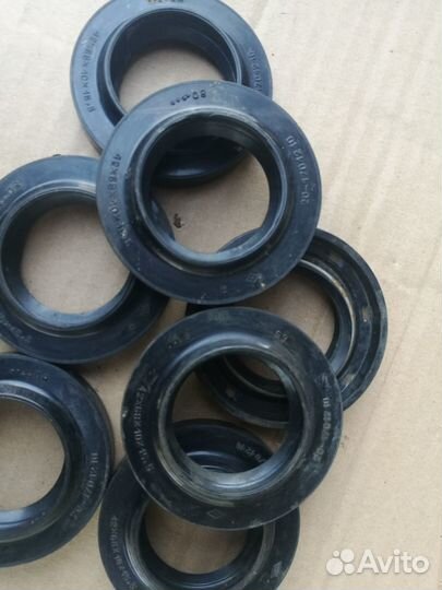 Сальники -42/68/10 -7 штук -65/90 /1 -3 штук