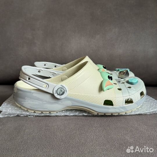 12 US Crocs x Star Wars Grogu Classic Clog
