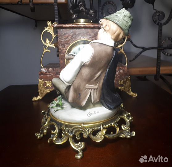 Фарфоровая статуэтка Мальчик с волынкой