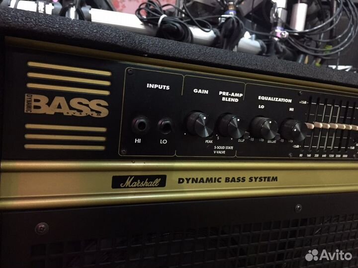 Басовый комбоусилитель Marshall