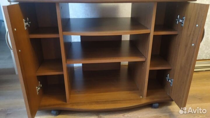 Тумба под телевизор на колесах бу