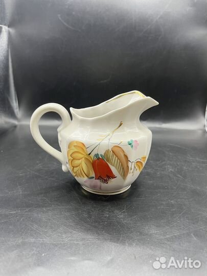 Молочник с цветочным декором фарфор