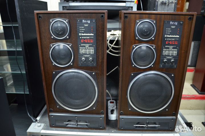 Колонки напольные Radiotechnica S-90D с грилями