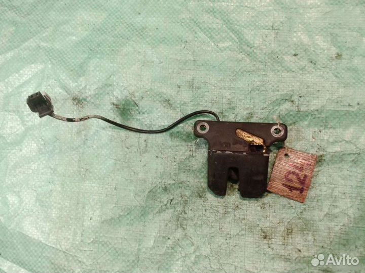 Замок багажника Audi A6 C4