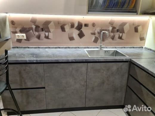 Стеклянный фартук на кухню