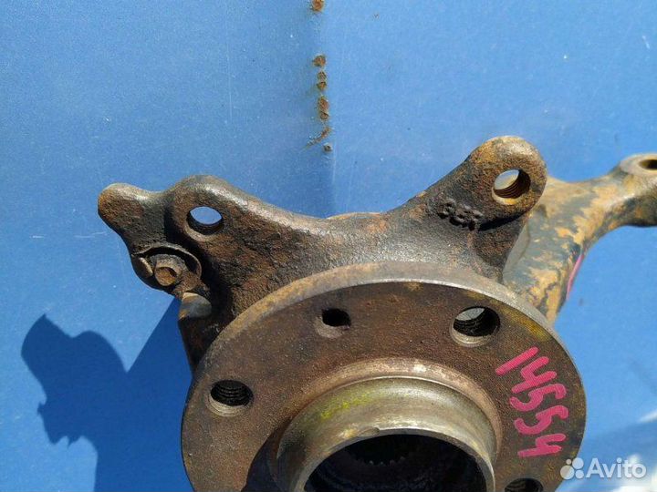 Кулак поворотный левый Volkswagen Passat B3