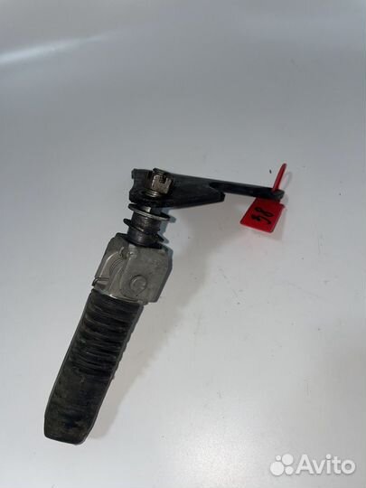 Подножка водителя правая suzuki bandit 250/400