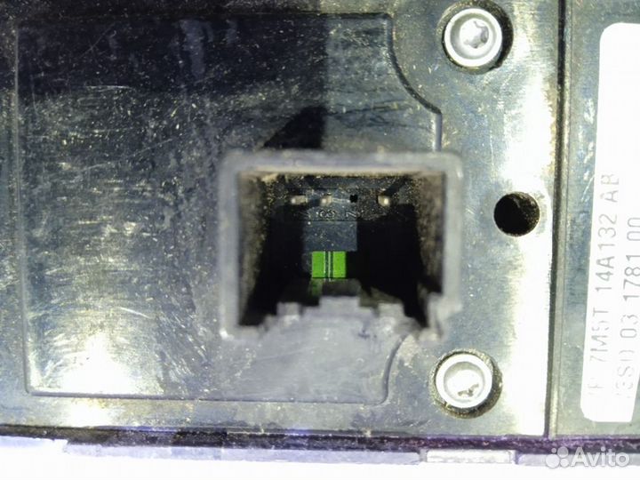 Блок управления стеклоподъемниками и зеркалами