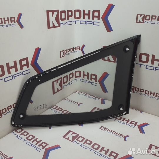 Стекло кузова левое глухое