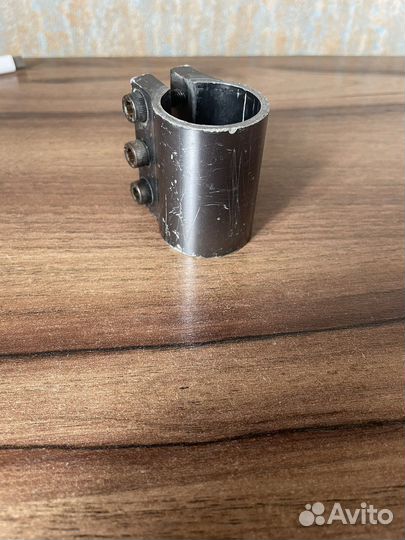 Зажим для трюкового самоката