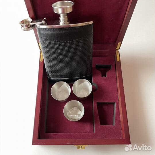 Подарочный набор фляжка и стопки